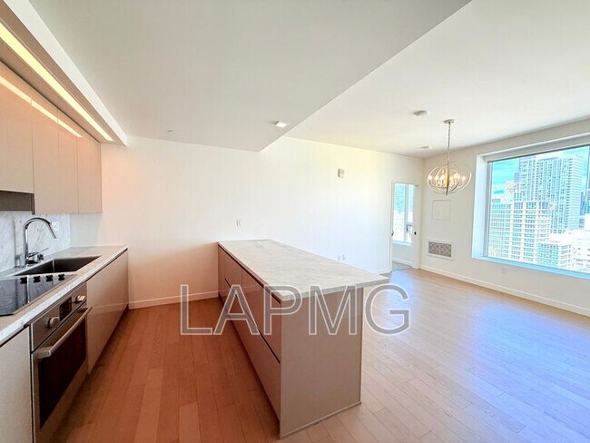Foto del edificio - 1050 S Grand Ave