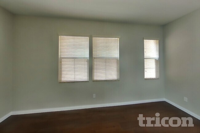 Foto del edificio - 5344 Flowing Spring St