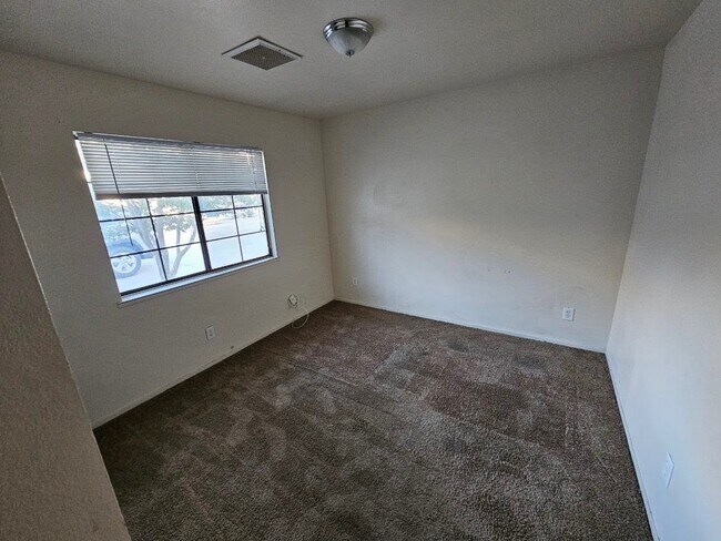 Building Photo - 604 Perdew