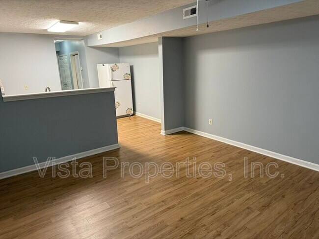 Foto del edificio - 1612 W Market St