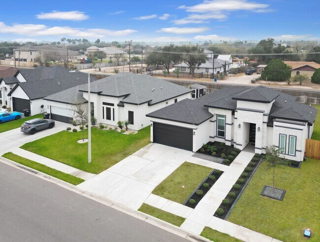 Foto del edificio - Stunning - 3 b/2.5 bath Home - Don't Miss Out!