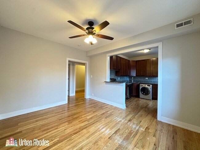 Foto del edificio - 3523 N Racine Ave