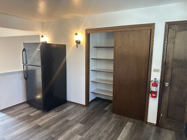 Foto del edificio - 4356-4358 S. Iowa Ave