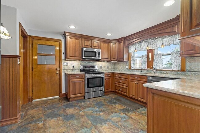 Foto del edificio - 15 Faxon Park Rd