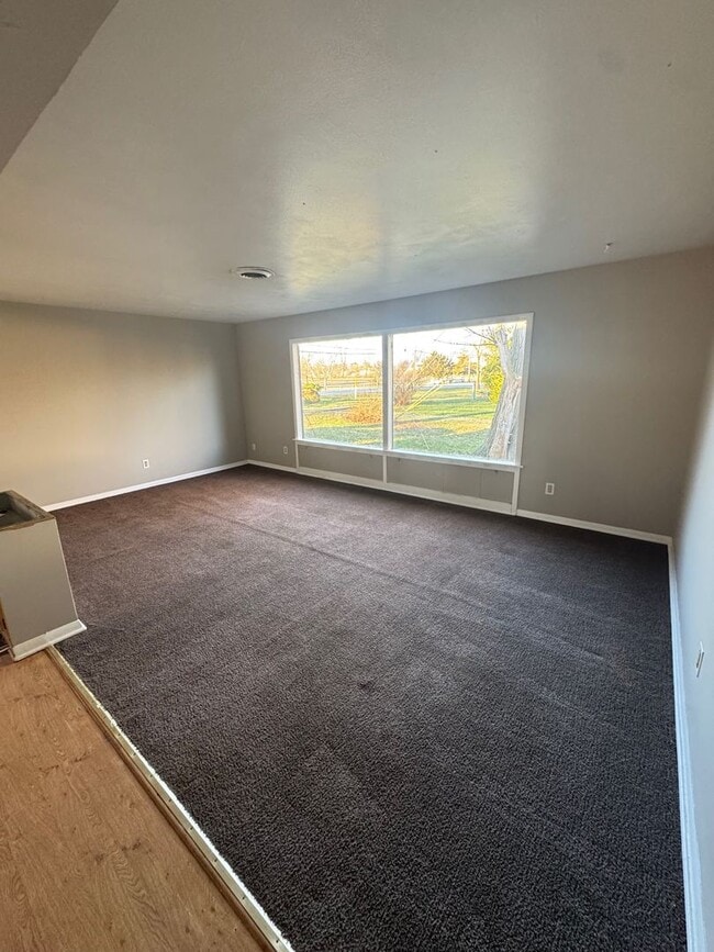 Building Photo - 4122 Hiawatha Blvd