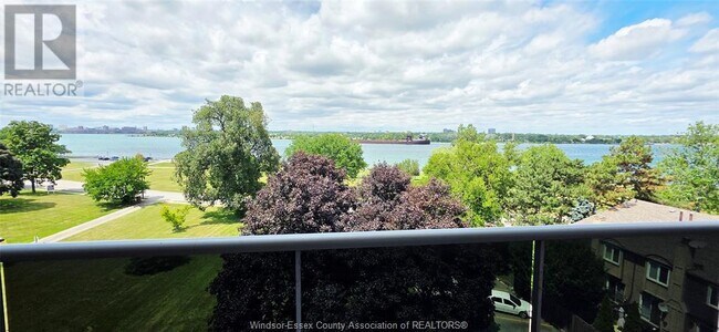 Photo du bâtiment - 3905 Riverside Dr