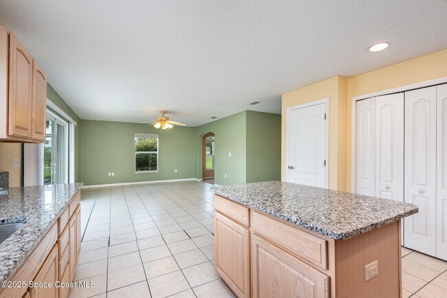 Building Photo - 4055 Navajo Ln