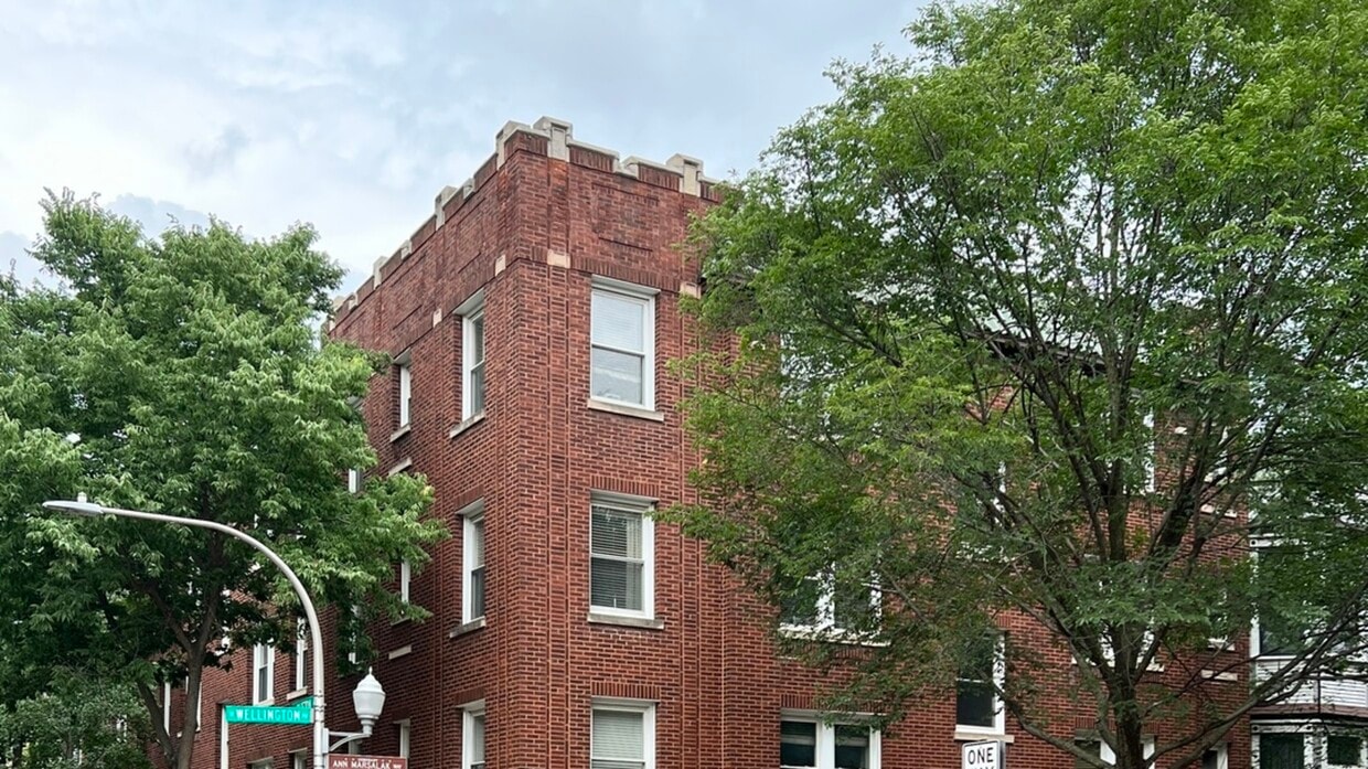 Primary Photo - 1122 W Wellington Ave