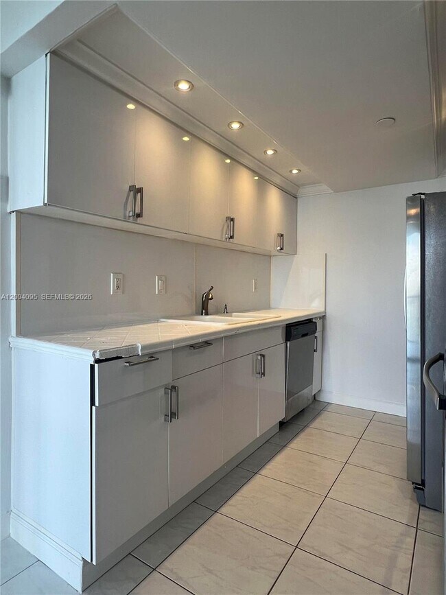 Foto del edificio - 17500 N Bay Rd