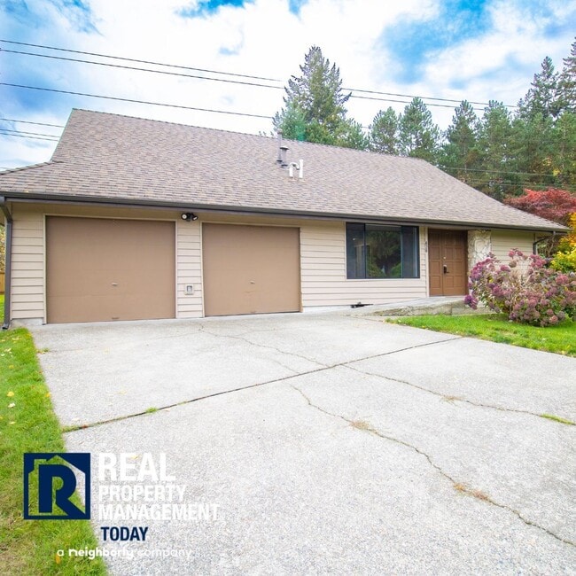 Building Photo - Remodeled 4 Bedroom Near JBLM!