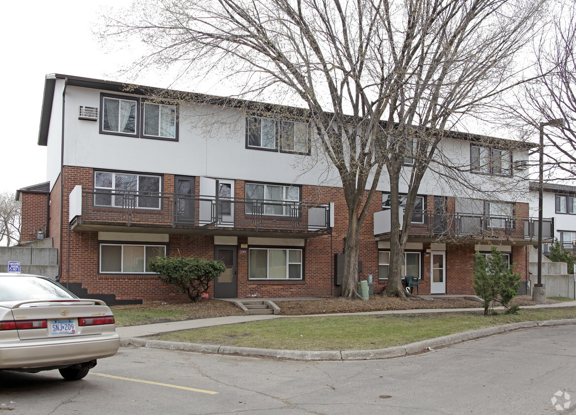Building Photo - Hanover Townhouses