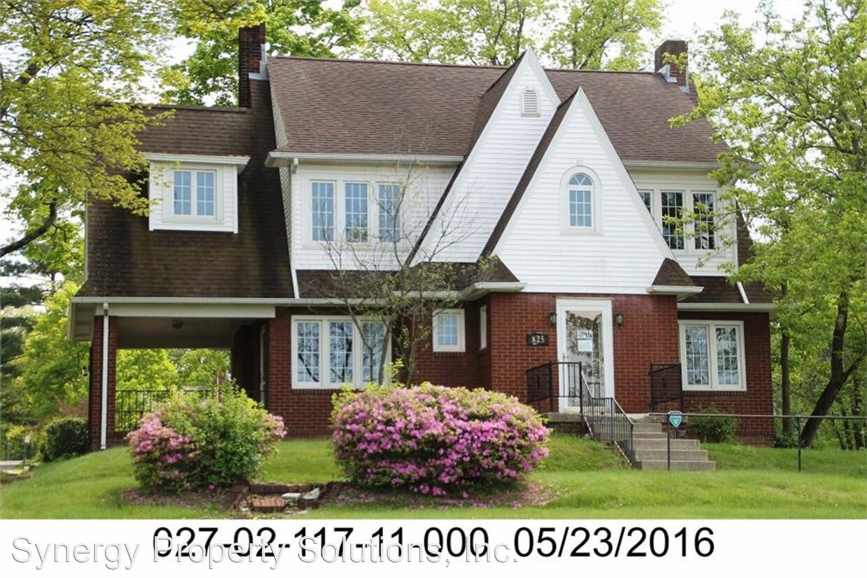 Primary Photo - 4 br, 1.5 bath House - Park Ave West 825 R...