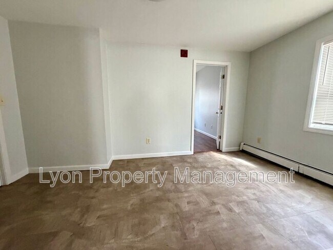 Foto del edificio - 12 Clark Ct