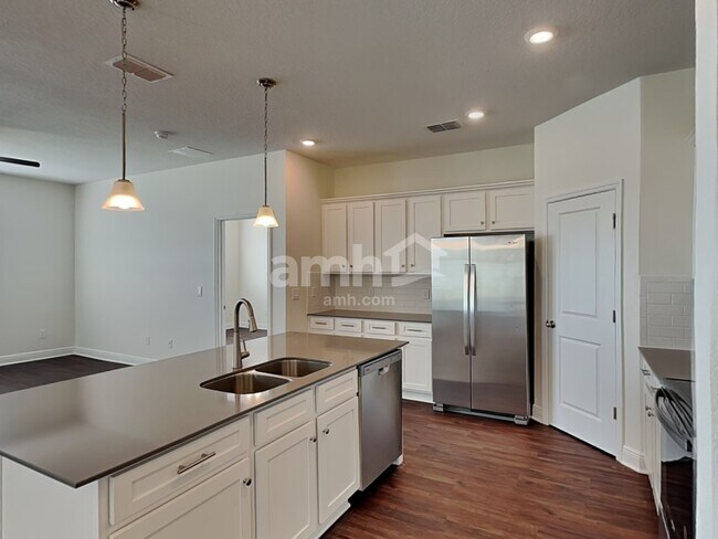 Foto del edificio - 1289 Sky Lks Dr