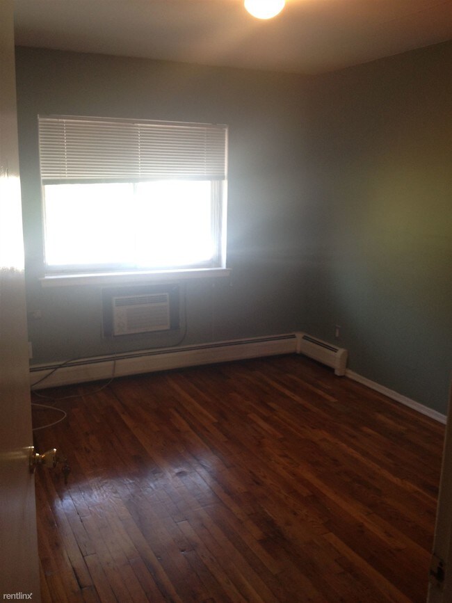 Foto del edificio - 2112 Menahan St