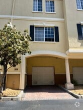 Building Photo - 5238 W Kennedy Blvd