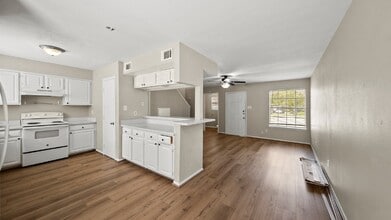 Building Photo - 2533 S Washington Ave