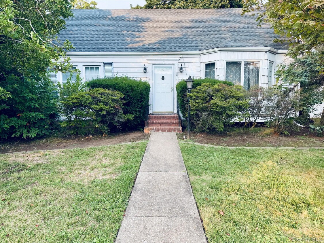 Primary Photo - 17 Henry Ave