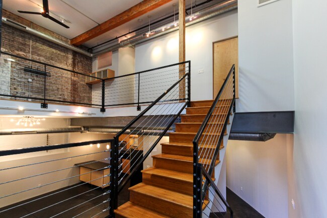 Foto del edificio - 2401 S 12th St