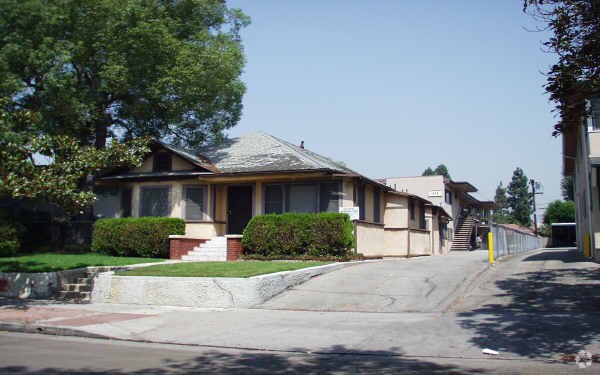 Building Photo - 1239 E Harvard St