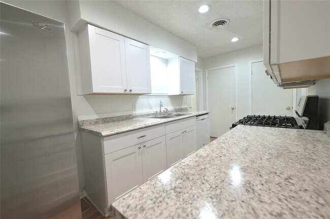 Foto del edificio - 6712 Modesto St