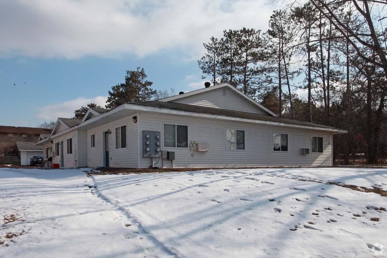 Building Photo - 615 28th Ave W