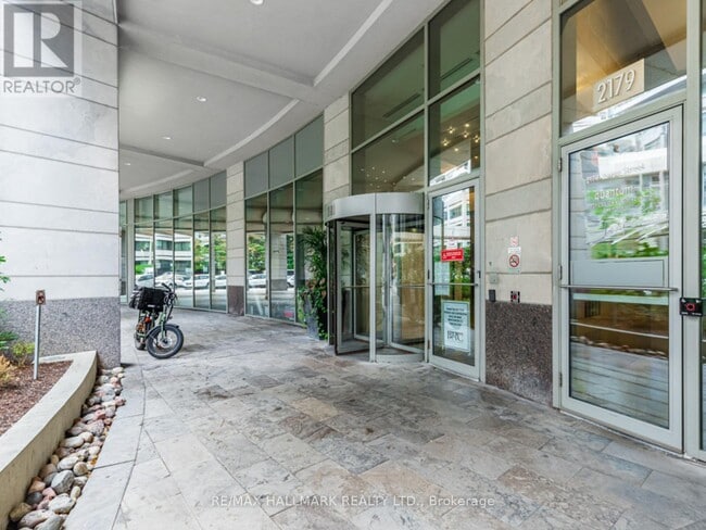 Building Photo - 2181 Yonge St