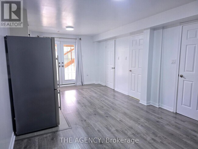 Photo du bâtiment - 139 Cinrickbar Dr