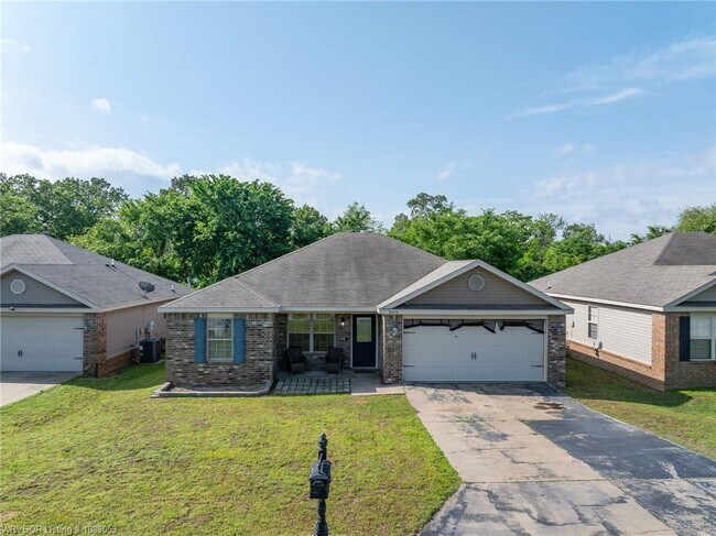 Foto del edificio - 2409 Crestview Ln