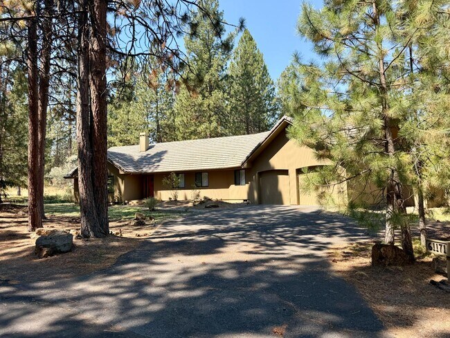 Foto del edificio - 61171 Minaret Cir