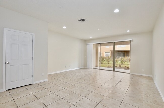 Foto del edificio - Beautiful 3/2.5 Spacious Townhome with 1 Car Garage in the Gated Community of Jackson Park - Orla...