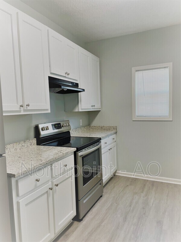 Foto principal - 8641 Thomas Ln