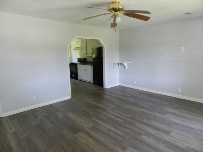 Building Photo - 204 Dyer Dr