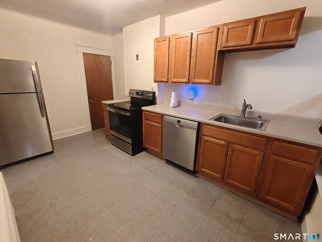 Foto del edificio - 387 Plainville Ave