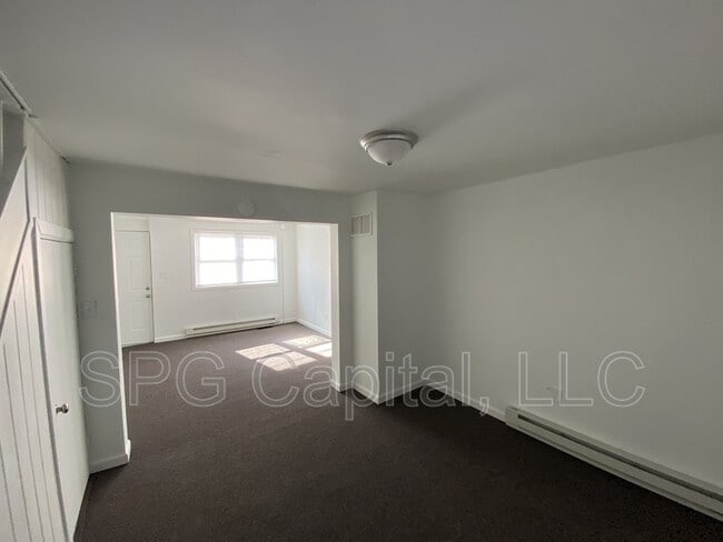 Foto del edificio - 233 E College Ave
