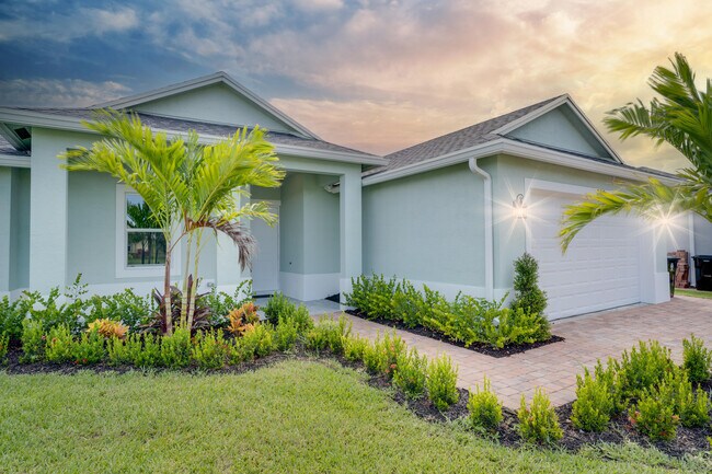 Building Photo - 388 SW Vista Lake Dr