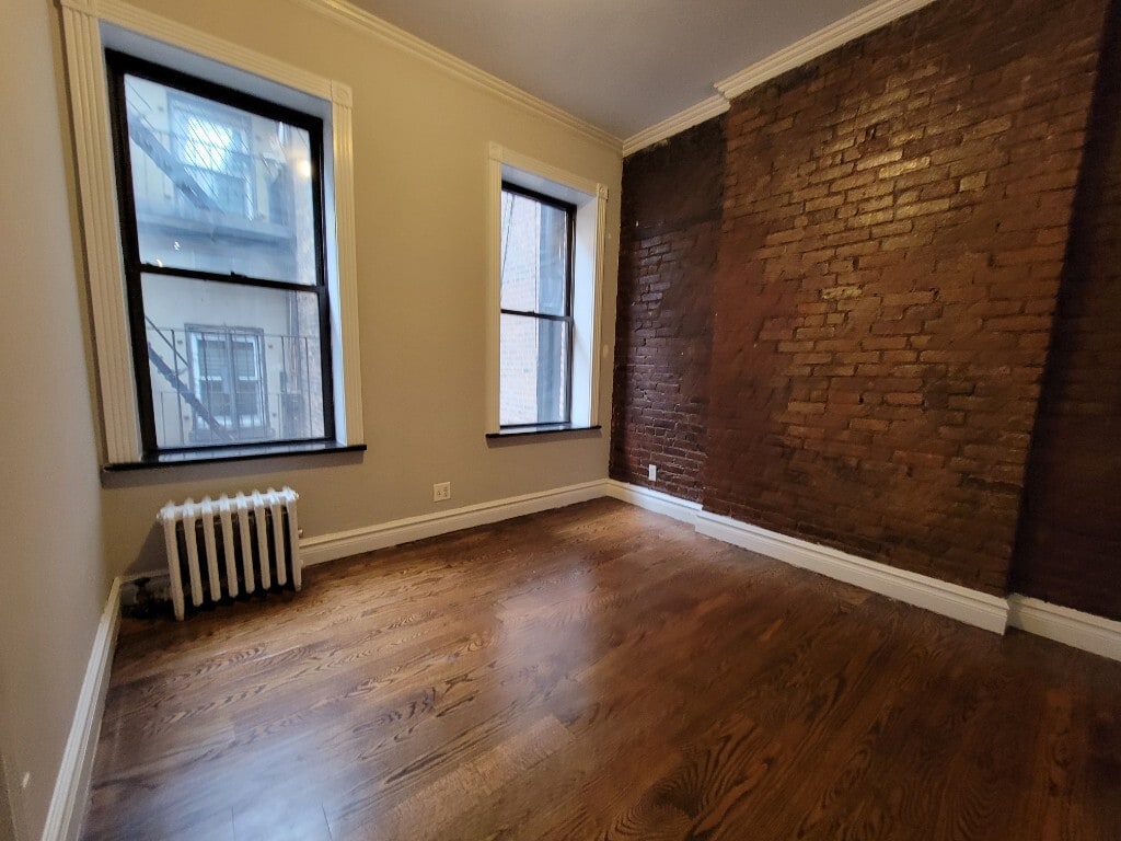 Foto principal - 221 E 23rd St