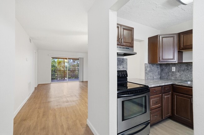 Foto del edificio - 1400 NE 57th St