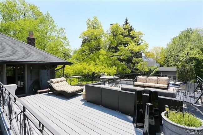 Foto del edificio - 72 N Long St