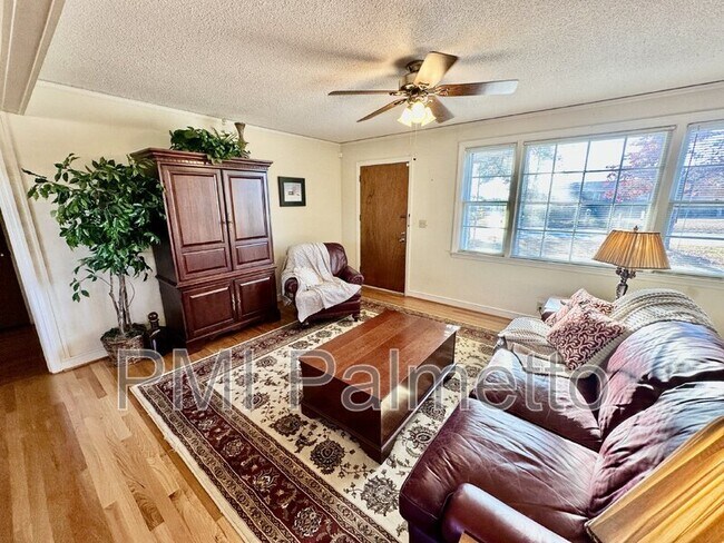 Foto del edificio - 3308 Oakdale Rd