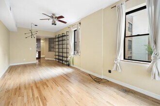 Building Photo - 343 Varick St