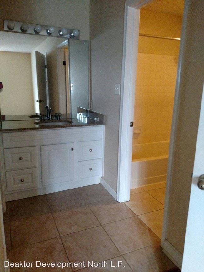 Building Photo - 1900 Teal Ter