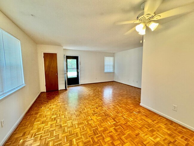 Building Photo - 1 bed 1 bath condo