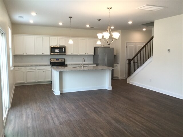 Building Photo - 124 White Ash Drive