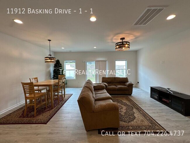 Foto del edificio - 11912 Basking Dr