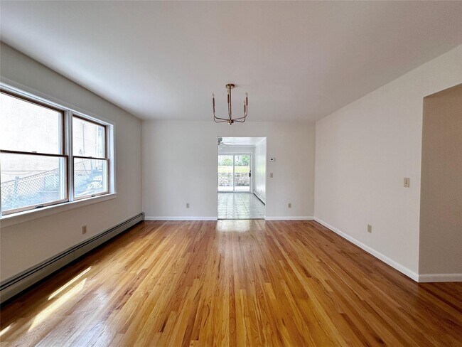 Foto del edificio - 150 Bennett Ave