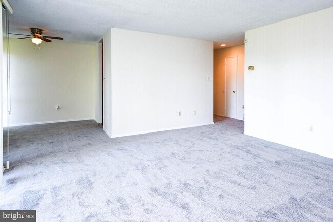 Foto del edificio - 7174 Donnell Pl