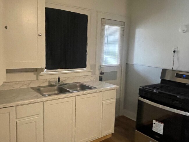 Building Photo - Cozy 1-Bedroom duplex AVAILABLE SOON!