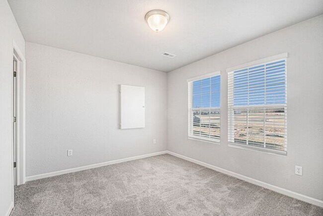 Foto del edificio - 1002 Maple Ave