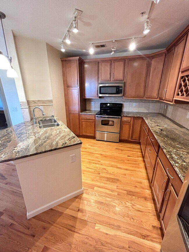 Building Photo - 7865 Vallagio Ln